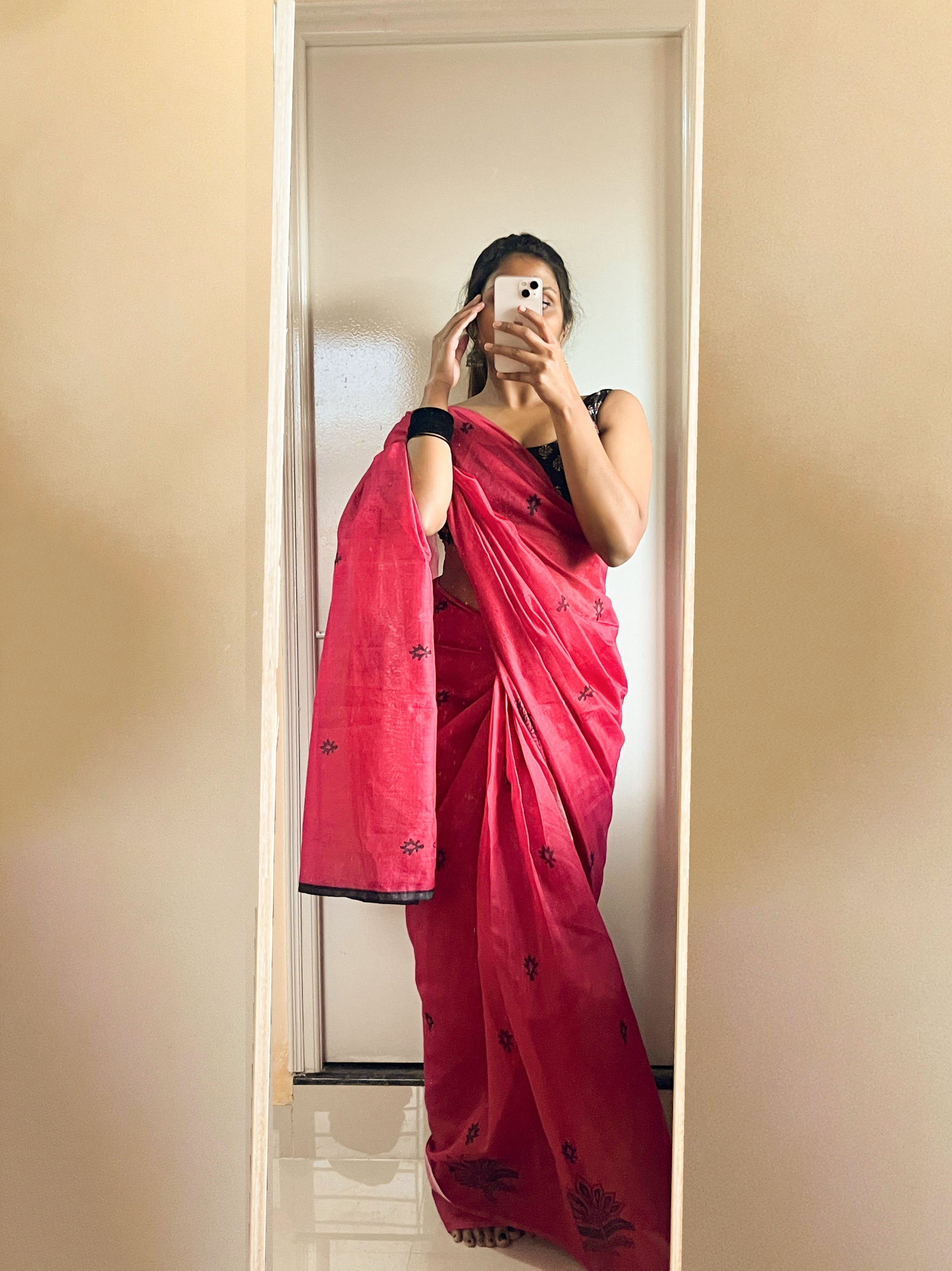Red Cotton Mulmul Saree With Black Printed Blouse